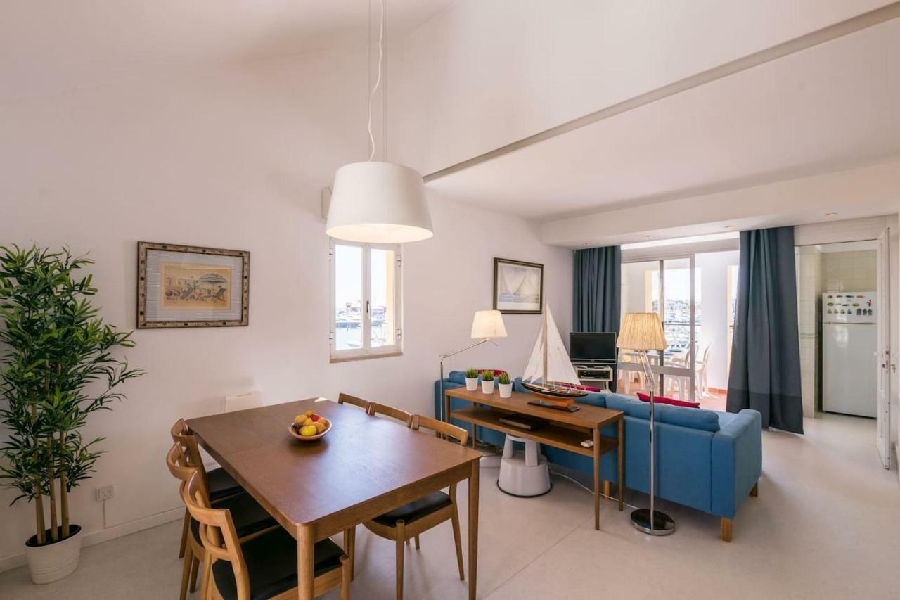 Lovelystay - Two Bedroom Duplex At Marina Apartment